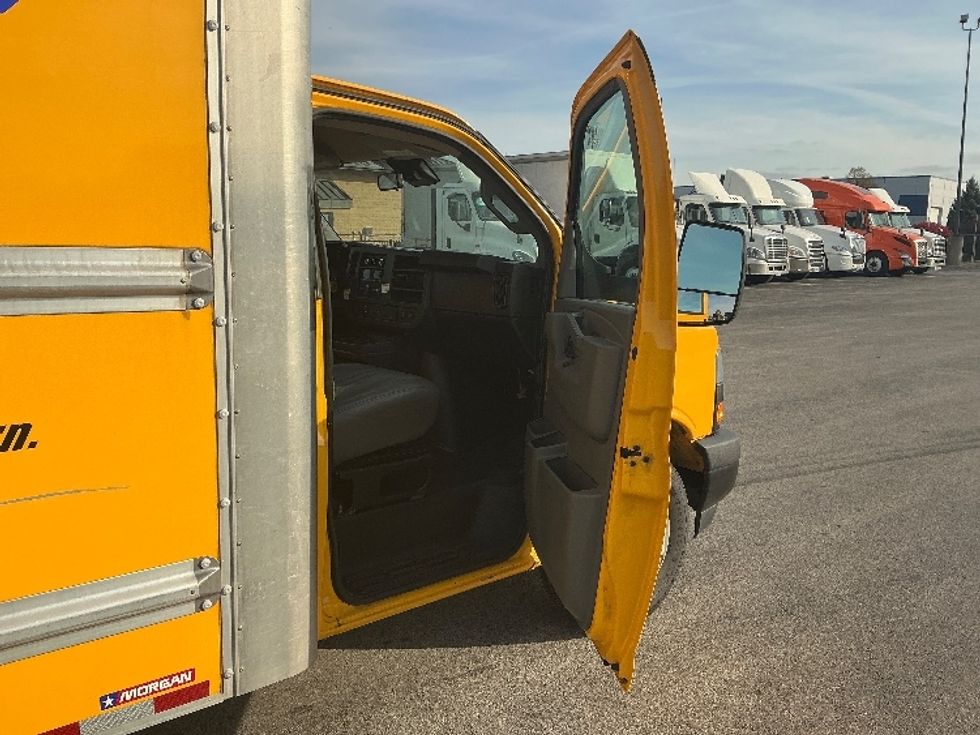 Light Duty Box Truck-Light and Medium Duty Trucks-GMC-2021-Savana G33903-Melrose Park-IL-93,042\n\t\tmiles-$ 27,000 - Image 20
