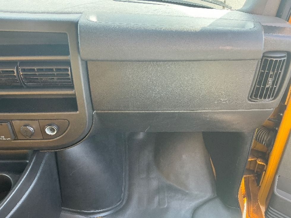 Light Duty Box Truck-Light and Medium Duty Trucks-GMC-2021-Savana G33903-Melrose Park-IL-93,042\n\t\tmiles-$ 27,000 - Image 21