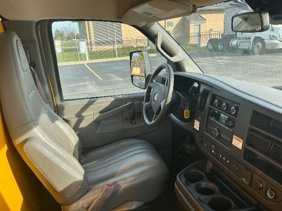 Light Duty Box Truck-Light and Medium Duty Trucks-GMC-2021-Savana G33903-Melrose Park-IL-93,042\n\t\tmiles-$ 27,000 - Image 22