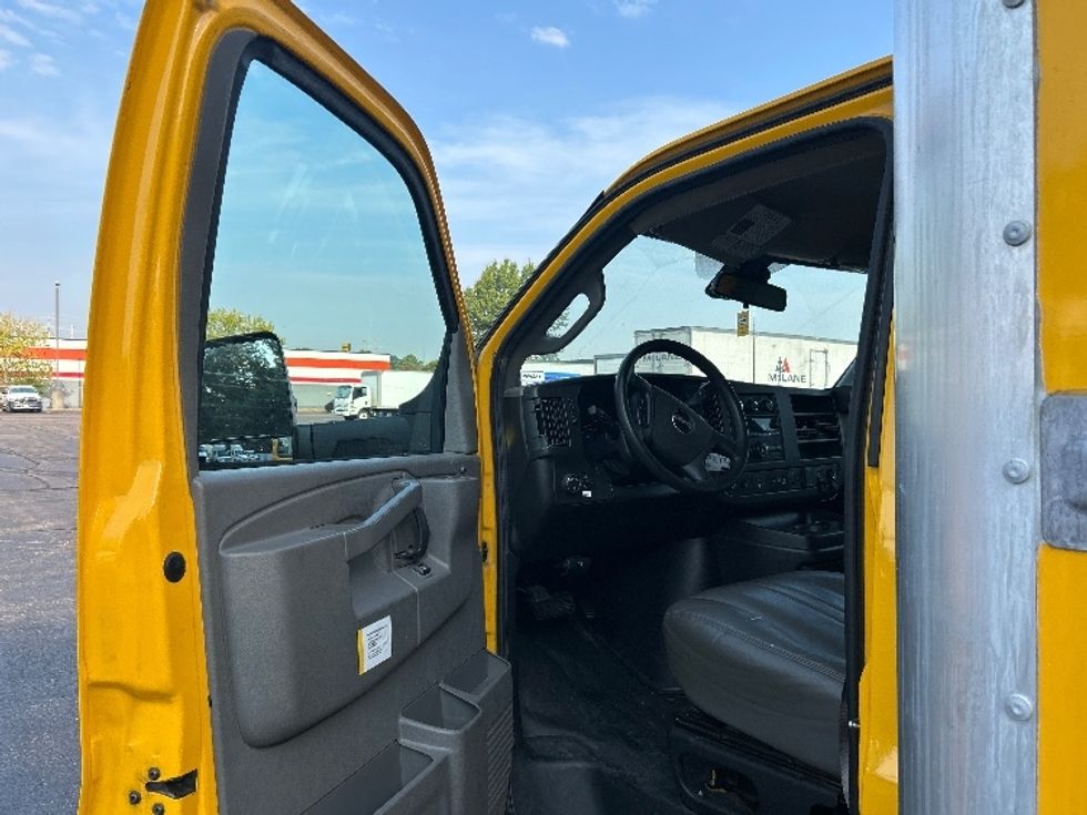 Light Duty Box Truck-Light and Medium Duty Trucks-GMC-2021-Savana G33903-Memphis-TN-101,891\n\t\tmiles-$ 25,500 - Image 14