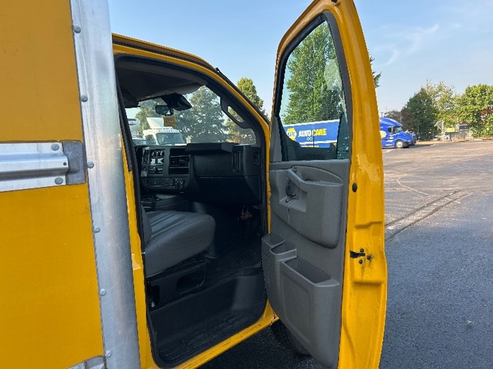 Light Duty Box Truck-Light and Medium Duty Trucks-GMC-2021-Savana G33903-Memphis-TN-101,891\n\t\tmiles-$ 25,500 - Image 18