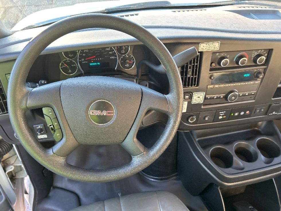 Light Duty Box Truck-Light and Medium Duty Trucks-GMC-2021-Savana G33903-Memphis-TN-105,980\n\t\tmiles-$ 28,500 - Image 18