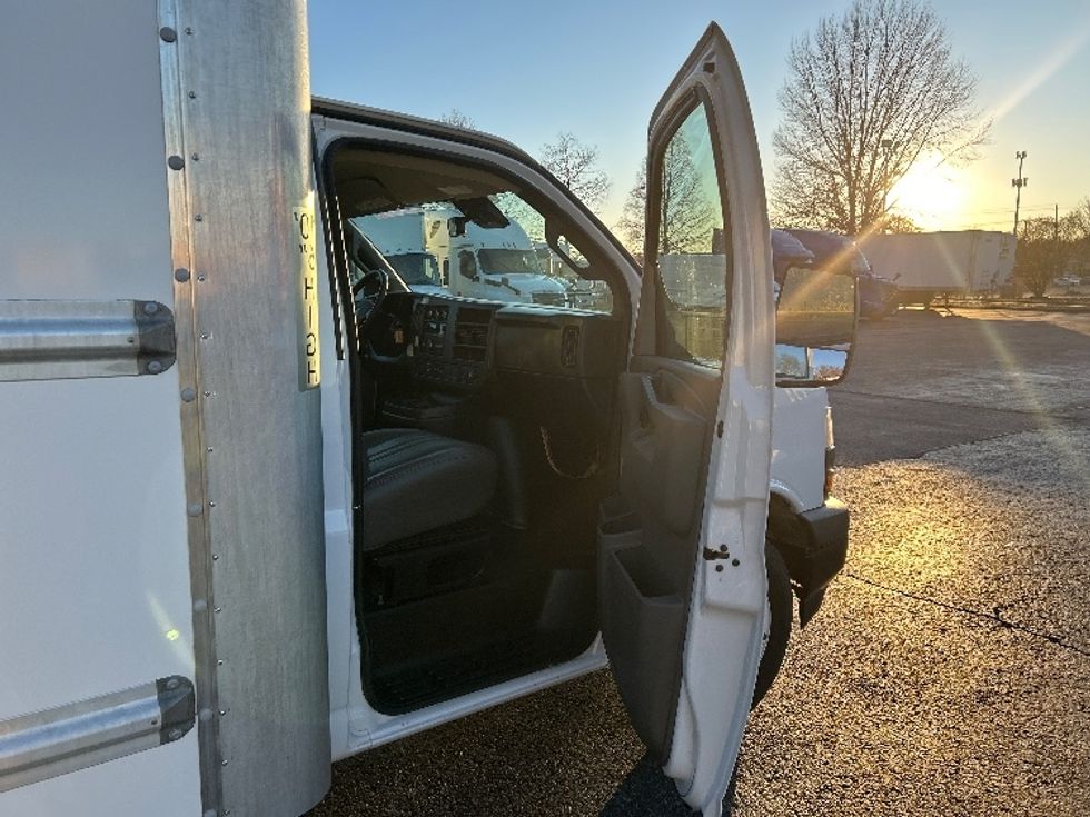 Light Duty Box Truck-Light and Medium Duty Trucks-GMC-2021-Savana G33903-Memphis-TN-105,980\n\t\tmiles-$ 28,500 - Image 20