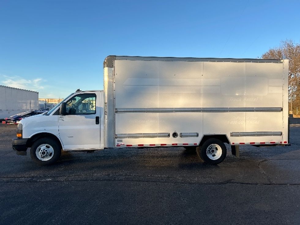 Light Duty Box Truck-Light and Medium Duty Trucks-GMC-2021-Savana G33903-Memphis-TN-105,980\n\t\tmiles-$ 28,500 - Image 4