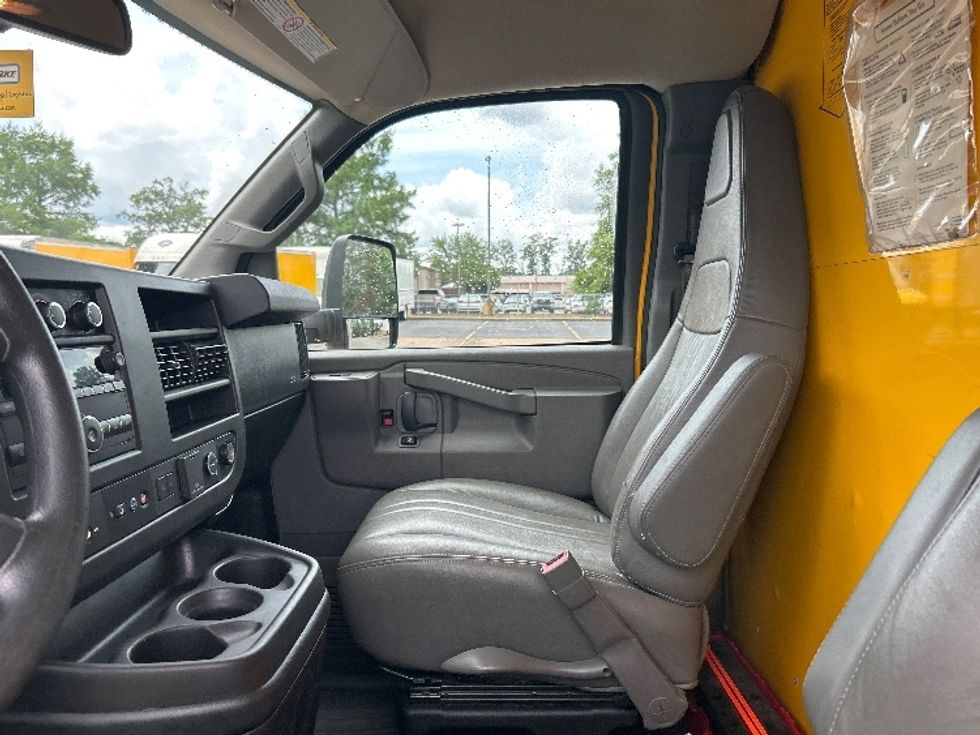 Light Duty Box Truck-Light and Medium Duty Trucks-GMC-2021-Savana G33903-Memphis-TN-114,693\n\t\tmiles-$ 26,750 - Image 15