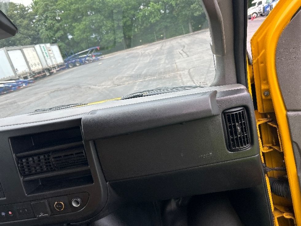 Light Duty Box Truck-Light and Medium Duty Trucks-GMC-2021-Savana G33903-Memphis-TN-114,693\n\t\tmiles-$ 26,750 - Image 17