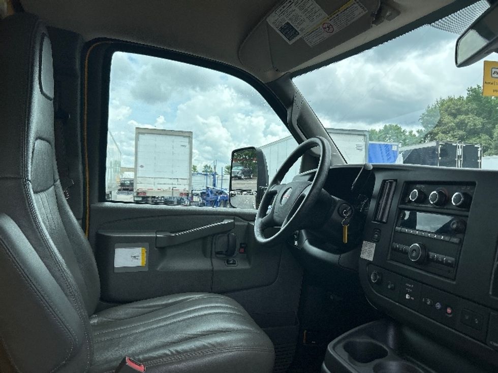 Light Duty Box Truck-Light and Medium Duty Trucks-GMC-2021-Savana G33903-Memphis-TN-114,693\n\t\tmiles-$ 26,750 - Image 18
