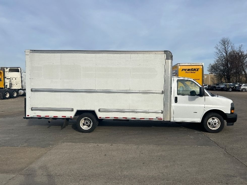 Light Duty Box Truck-Light and Medium Duty Trucks-GMC-2021-Savana G33903-Memphis-TN-120,237\n\t\tmiles-$ 26,750 - Image 15