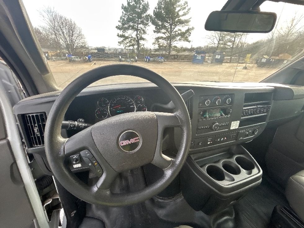 Light Duty Box Truck-Light and Medium Duty Trucks-GMC-2021-Savana G33903-Memphis-TN-120,237\n\t\tmiles-$ 26,750 - Image 18