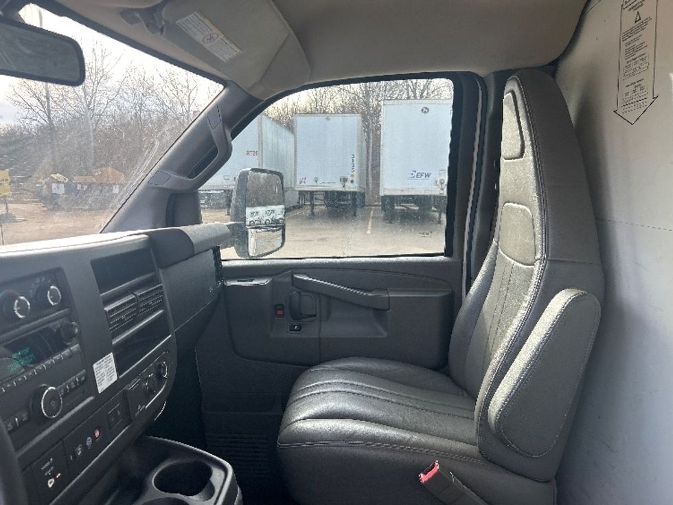 Light Duty Box Truck-Light and Medium Duty Trucks-GMC-2021-Savana G33903-Memphis-TN-120,237\n\t\tmiles-$ 26,750 - Image 19