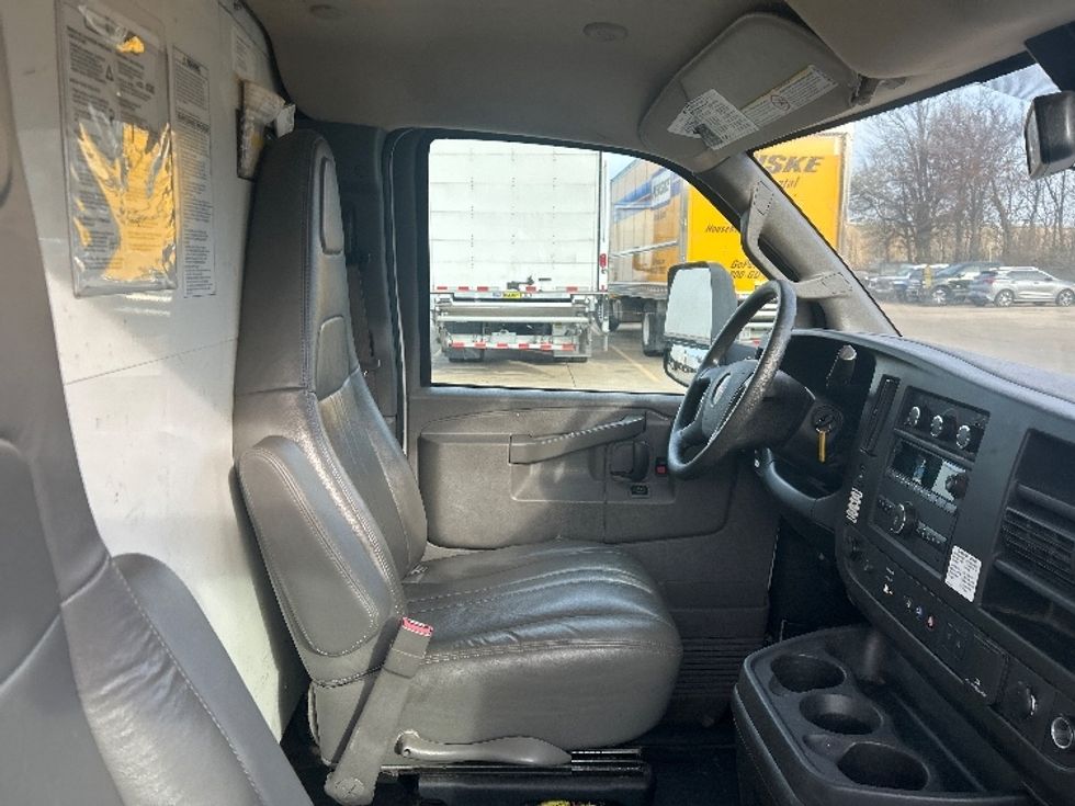 Light Duty Box Truck-Light and Medium Duty Trucks-GMC-2021-Savana G33903-Memphis-TN-120,237\n\t\tmiles-$ 26,750 - Image 22