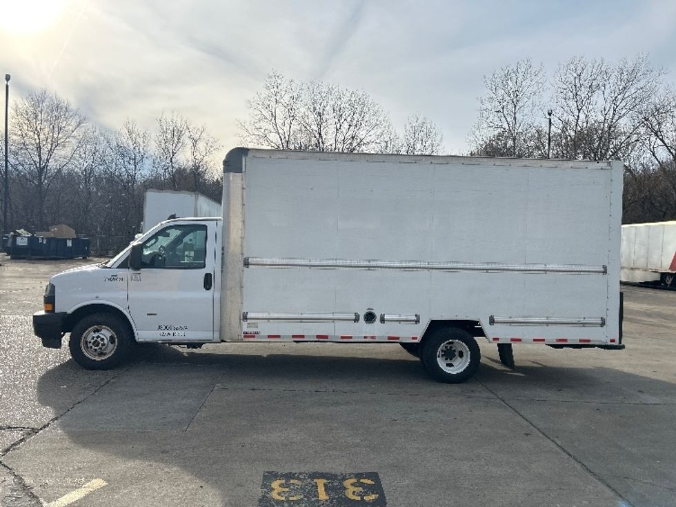 Light Duty Box Truck-Light and Medium Duty Trucks-GMC-2021-Savana G33903-Memphis-TN-120,237\n\t\tmiles-$ 26,750 - Image 4