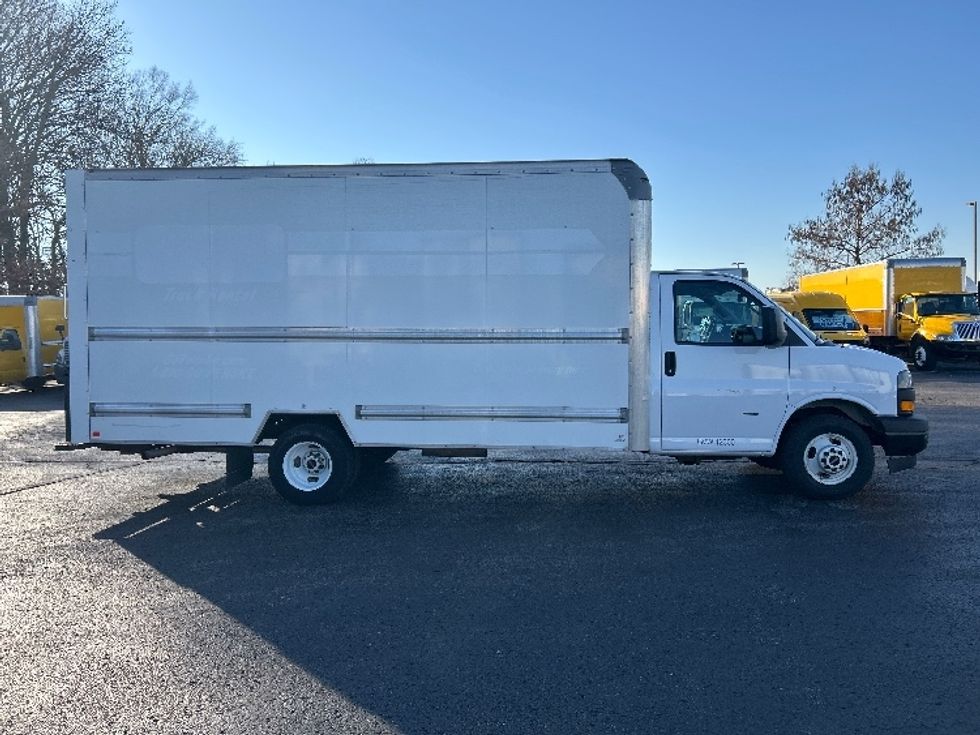 Light Duty Box Truck-Light and Medium Duty Trucks-GMC-2021-Savana G33903-Memphis-TN-122,877\n\t\tmiles-$ 26,500 - Image 15