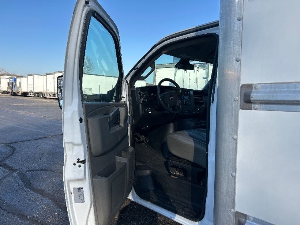 Light Duty Box Truck-Light and Medium Duty Trucks-GMC-2021-Savana G33903-Memphis-TN-122,877\n\t\tmiles-$ 26,500 - Image 16