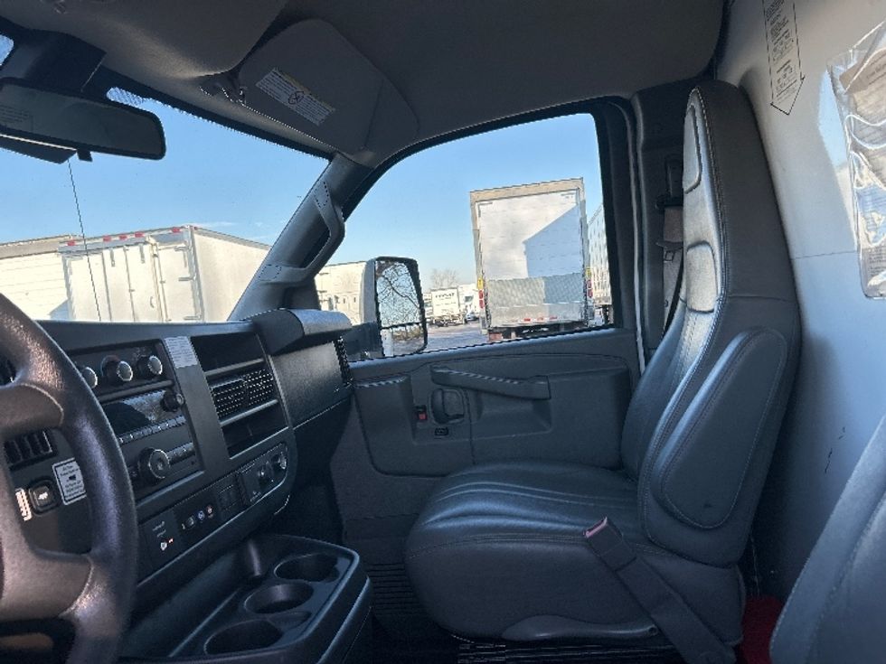 Light Duty Box Truck-Light and Medium Duty Trucks-GMC-2021-Savana G33903-Memphis-TN-122,877\n\t\tmiles-$ 26,500 - Image 17