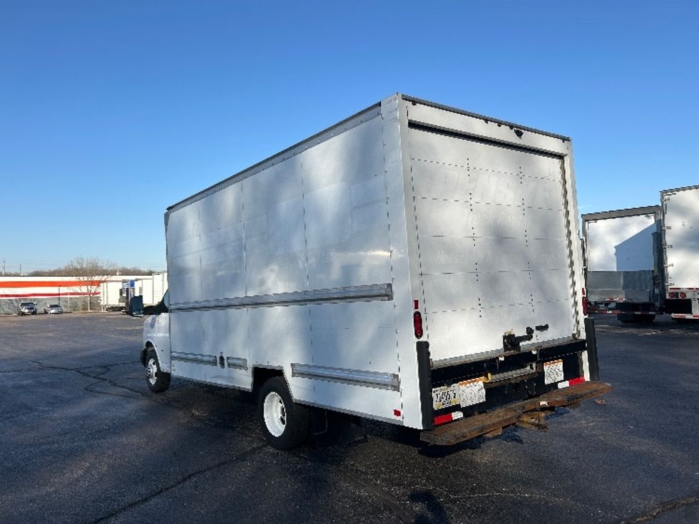 Light Duty Box Truck-Light and Medium Duty Trucks-GMC-2021-Savana G33903-Memphis-TN-122,877\n\t\tmiles-$ 26,500 - Image 6