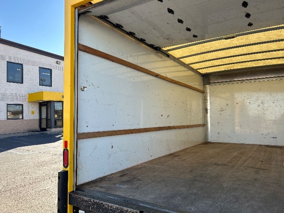 Light Duty Box Truck-Light and Medium Duty Trucks-GMC-2021-Savana G33903-Memphis-TN-70,637\n\t\tmiles-$ 29,500 - Image 11