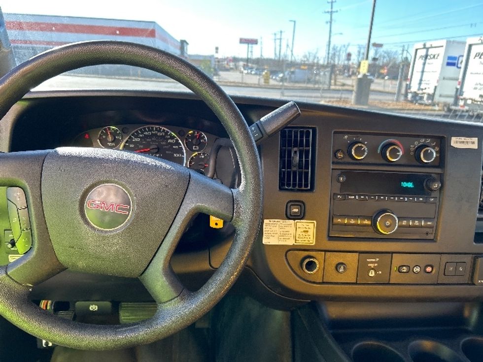 Light Duty Box Truck-Light and Medium Duty Trucks-GMC-2021-Savana G33903-Memphis-TN-70,637\n\t\tmiles-$ 29,500 - Image 18