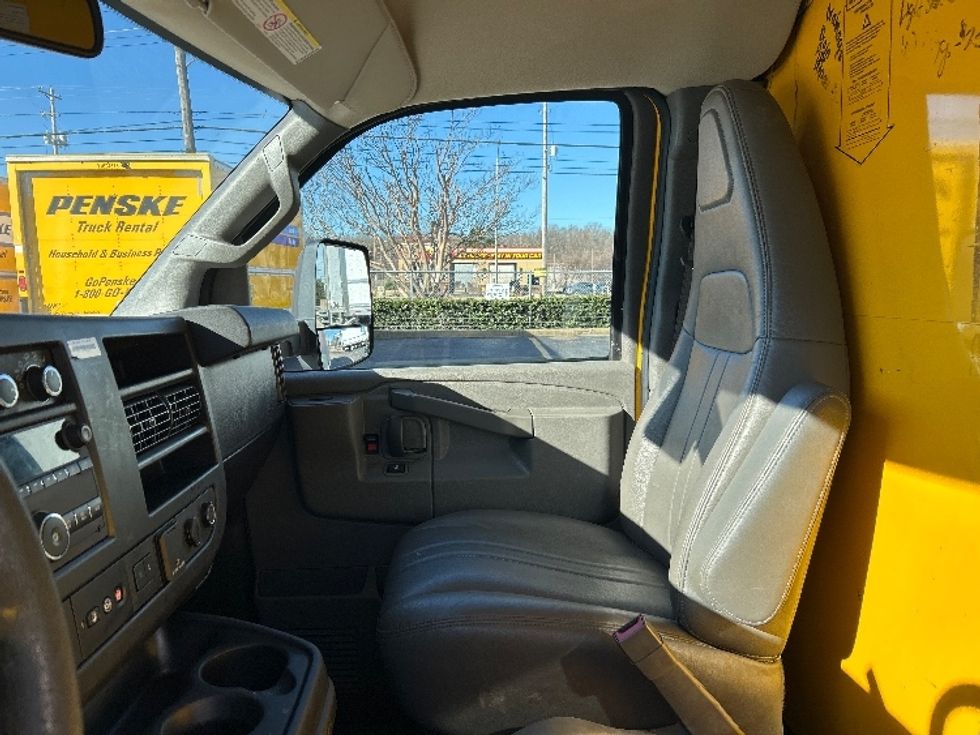 Light Duty Box Truck-Light and Medium Duty Trucks-GMC-2021-Savana G33903-Memphis-TN-70,637\n\t\tmiles-$ 29,500 - Image 19