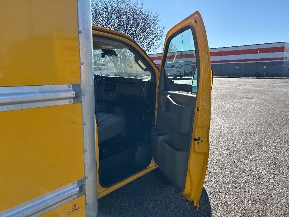 Light Duty Box Truck-Light and Medium Duty Trucks-GMC-2021-Savana G33903-Memphis-TN-70,637\n\t\tmiles-$ 29,500 - Image 20