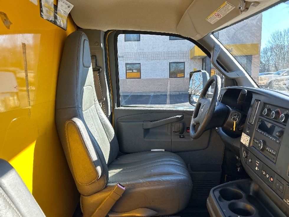 Light Duty Box Truck-Light and Medium Duty Trucks-GMC-2021-Savana G33903-Memphis-TN-70,637\n\t\tmiles-$ 29,500 - Image 22