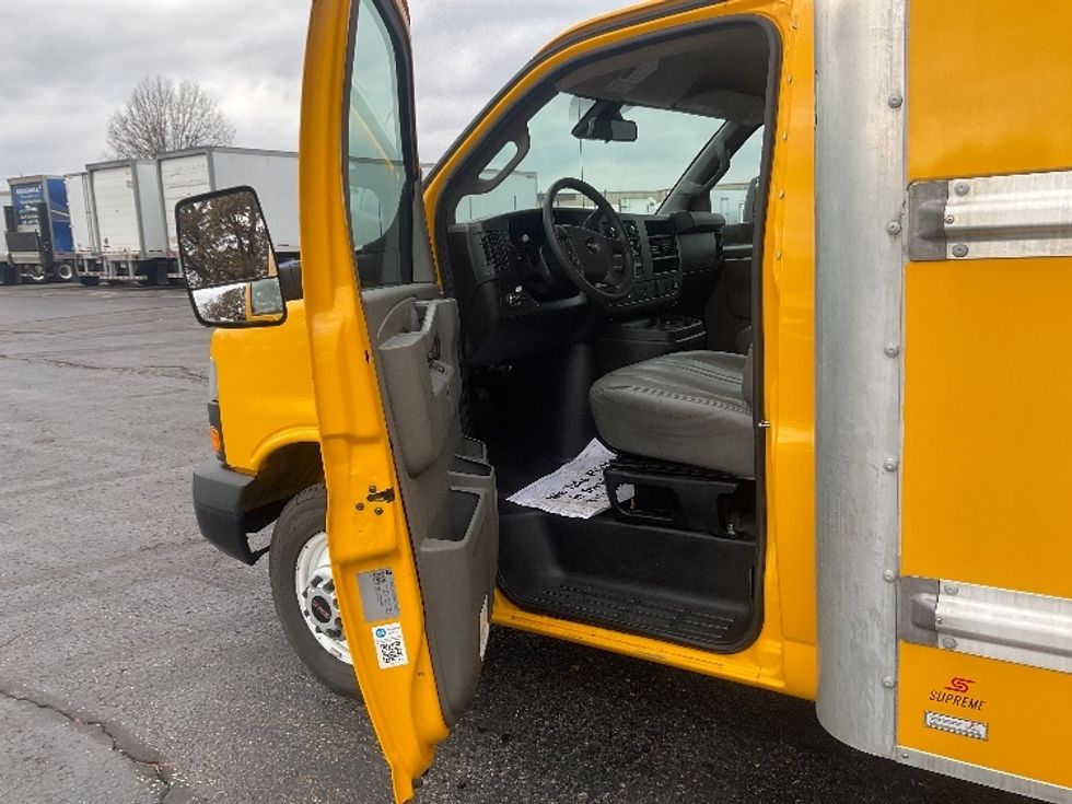 Light Duty Box Truck-Light and Medium Duty Trucks-GMC-2021-Savana G33903-Memphis-TN-86,072\n\t\tmiles-$ 27,750 - Image 16
