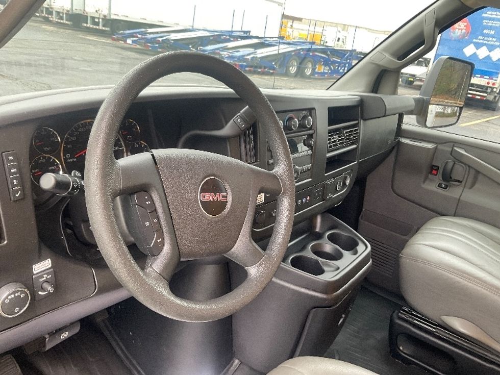 Light Duty Box Truck-Light and Medium Duty Trucks-GMC-2021-Savana G33903-Memphis-TN-86,072\n\t\tmiles-$ 27,750 - Image 17