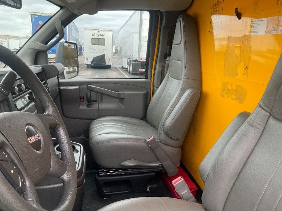 Light Duty Box Truck-Light and Medium Duty Trucks-GMC-2021-Savana G33903-Memphis-TN-86,072\n\t\tmiles-$ 27,750 - Image 19