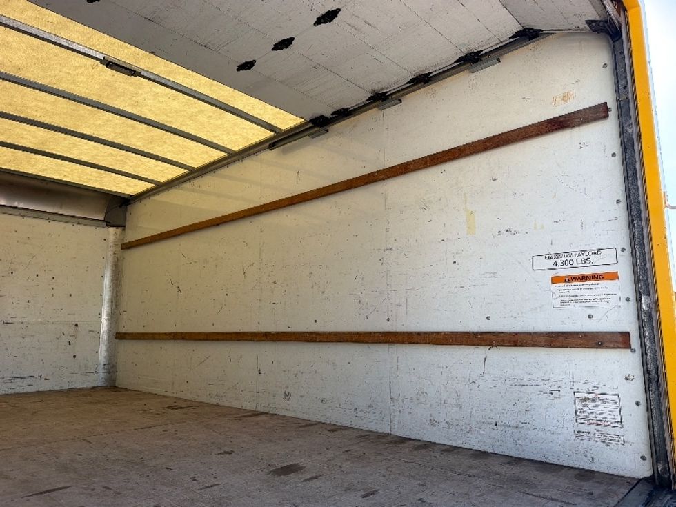 Light Duty Box Truck-Light and Medium Duty Trucks-GMC-2021-Savana G33903-Memphis-TN-88,967\n\t\tmiles-$ 27,250 - Image 12
