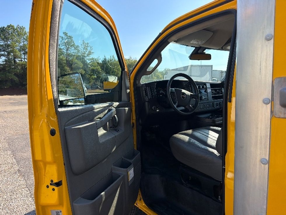 Light Duty Box Truck-Light and Medium Duty Trucks-GMC-2021-Savana G33903-Memphis-TN-88,967\n\t\tmiles-$ 27,250 - Image 16