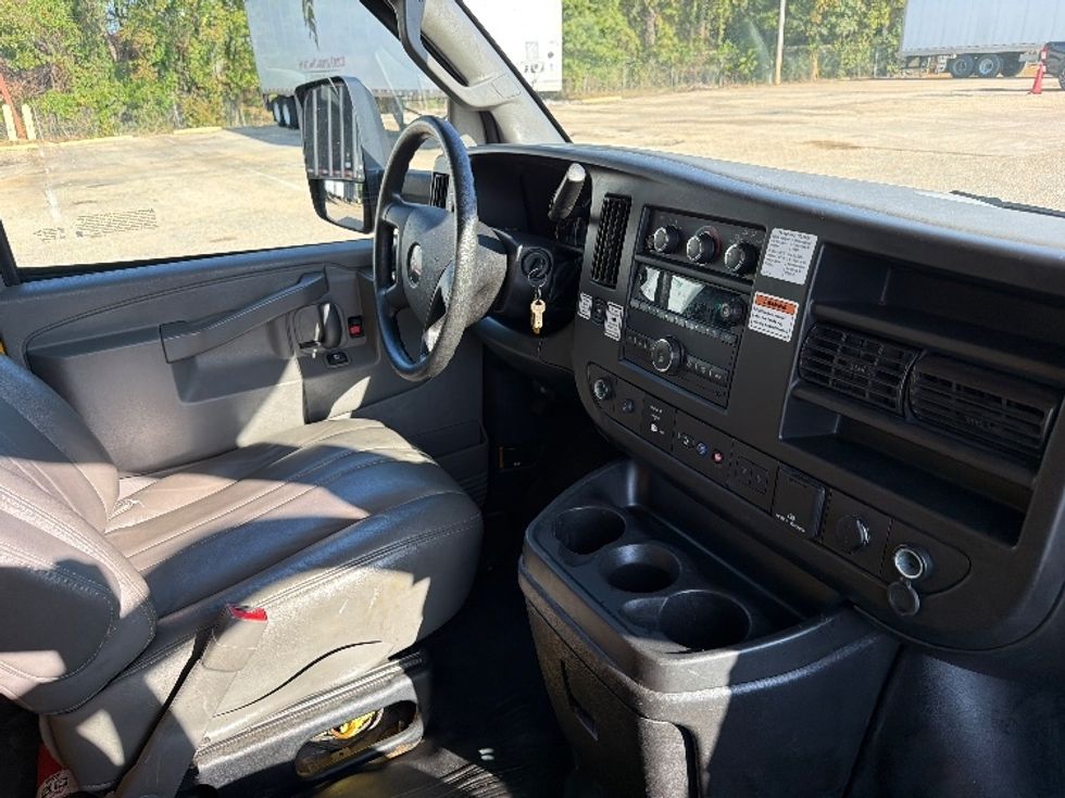 Light Duty Box Truck-Light and Medium Duty Trucks-GMC-2021-Savana G33903-Memphis-TN-88,967\n\t\tmiles-$ 27,250 - Image 22