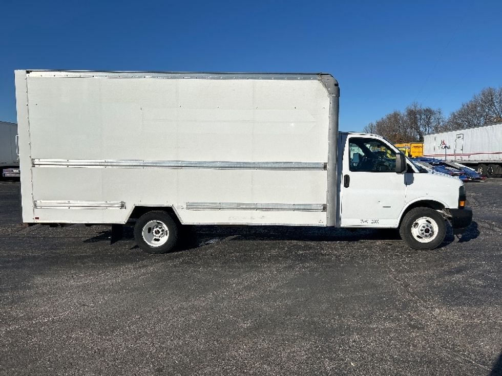 Light Duty Box Truck-Light and Medium Duty Trucks-GMC-2021-Savana G33903-Memphis-TN-89,243\n\t\tmiles-$ 30,250 - Image 15