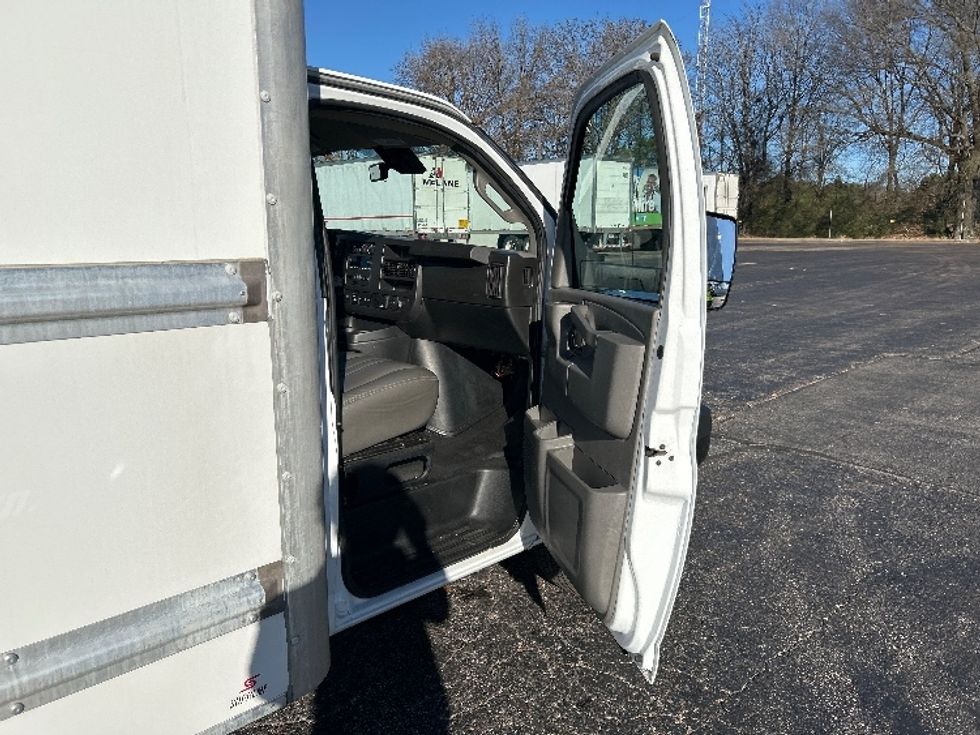 Light Duty Box Truck-Light and Medium Duty Trucks-GMC-2021-Savana G33903-Memphis-TN-89,243\n\t\tmiles-$ 30,250 - Image 20