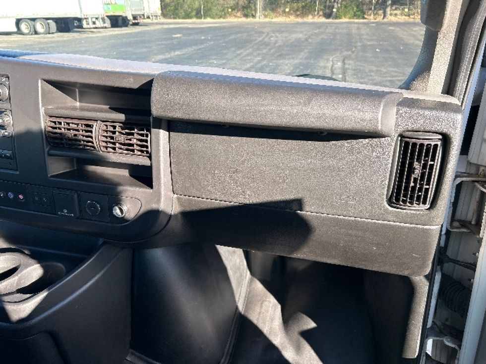 Light Duty Box Truck-Light and Medium Duty Trucks-GMC-2021-Savana G33903-Memphis-TN-89,243\n\t\tmiles-$ 30,250 - Image 21