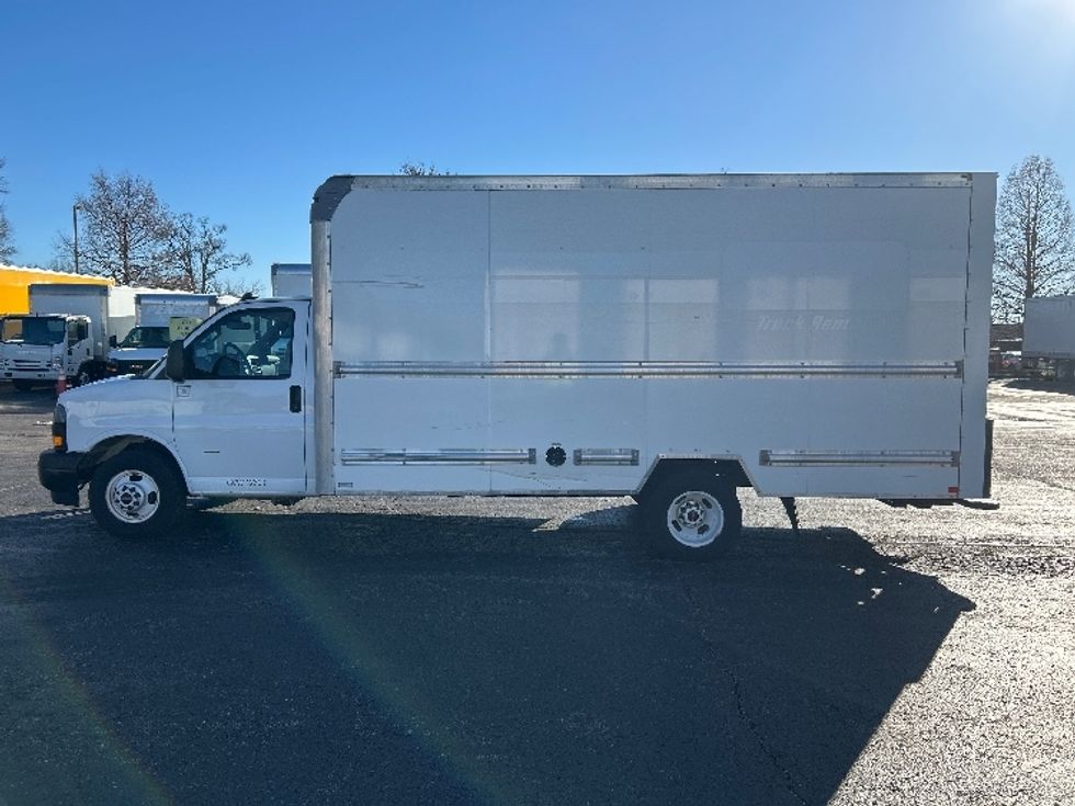 Light Duty Box Truck-Light and Medium Duty Trucks-GMC-2021-Savana G33903-Memphis-TN-89,243\n\t\tmiles-$ 30,250 - Image 4