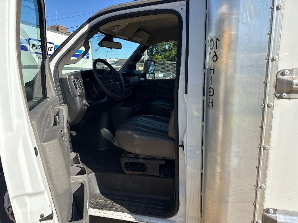 Light Duty Box Truck-Light and Medium Duty Trucks-GMC-2021-Savana G33903-Memphis-TN-91,107\n\t\tmiles-$ 30,000 - Image 16