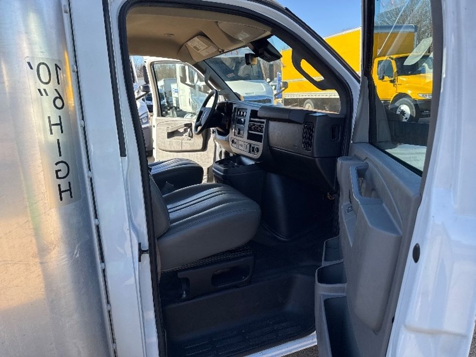 Light Duty Box Truck-Light and Medium Duty Trucks-GMC-2021-Savana G33903-Memphis-TN-91,107\n\t\tmiles-$ 30,000 - Image 20