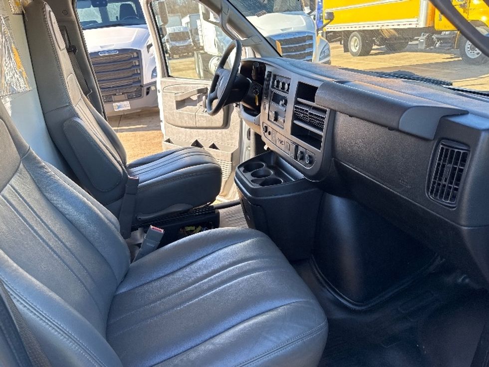 Light Duty Box Truck-Light and Medium Duty Trucks-GMC-2021-Savana G33903-Memphis-TN-91,107\n\t\tmiles-$ 30,000 - Image 22