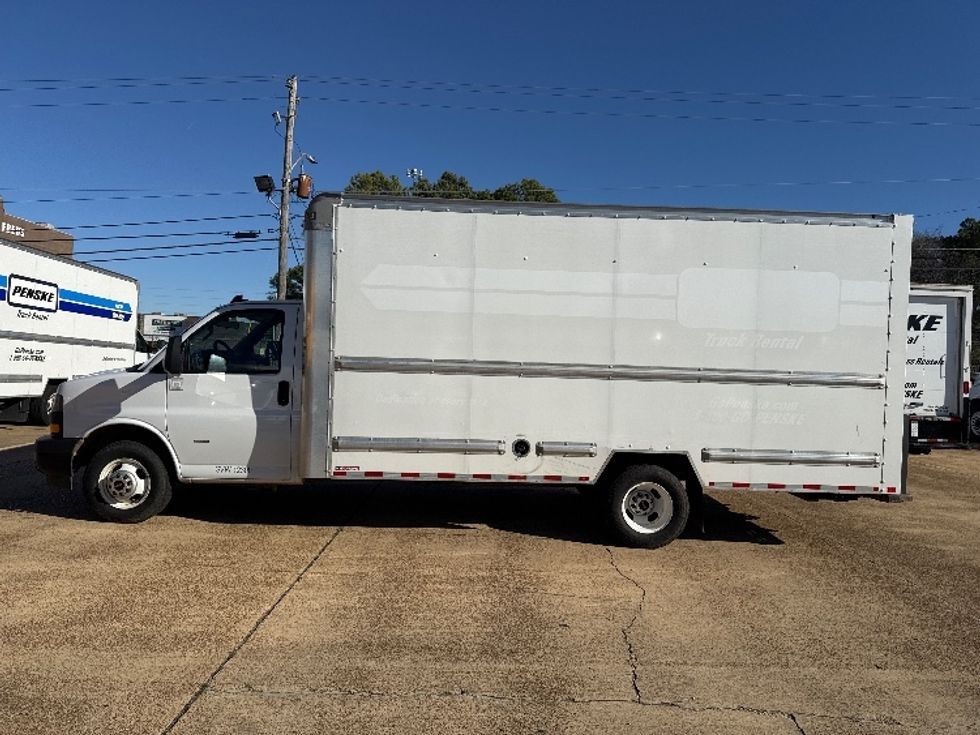 Light Duty Box Truck-Light and Medium Duty Trucks-GMC-2021-Savana G33903-Memphis-TN-91,107\n\t\tmiles-$ 30,000 - Image 4