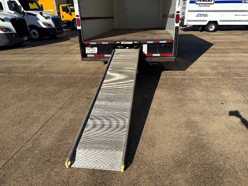 Light Duty Box Truck-Light and Medium Duty Trucks-GMC-2021-Savana G33903-Memphis-TN-91,107\n\t\tmiles-$ 30,000 - Image 9