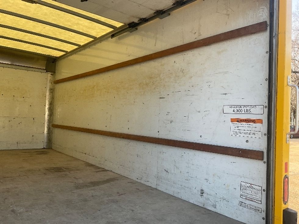 Light Duty Box Truck-Light and Medium Duty Trucks-GMC-2021-Savana G33903-Memphis-TN-95,194\n\t\tmiles-$ 26,750 - Image 12