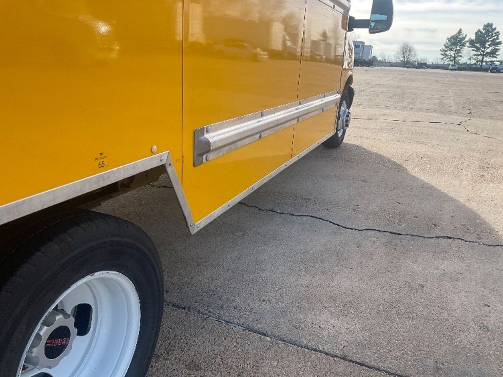 Light Duty Box Truck-Light and Medium Duty Trucks-GMC-2021-Savana G33903-Memphis-TN-95,194\n\t\tmiles-$ 26,750 - Image 14
