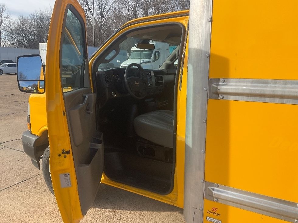 Light Duty Box Truck-Light and Medium Duty Trucks-GMC-2021-Savana G33903-Memphis-TN-95,194\n\t\tmiles-$ 26,750 - Image 16