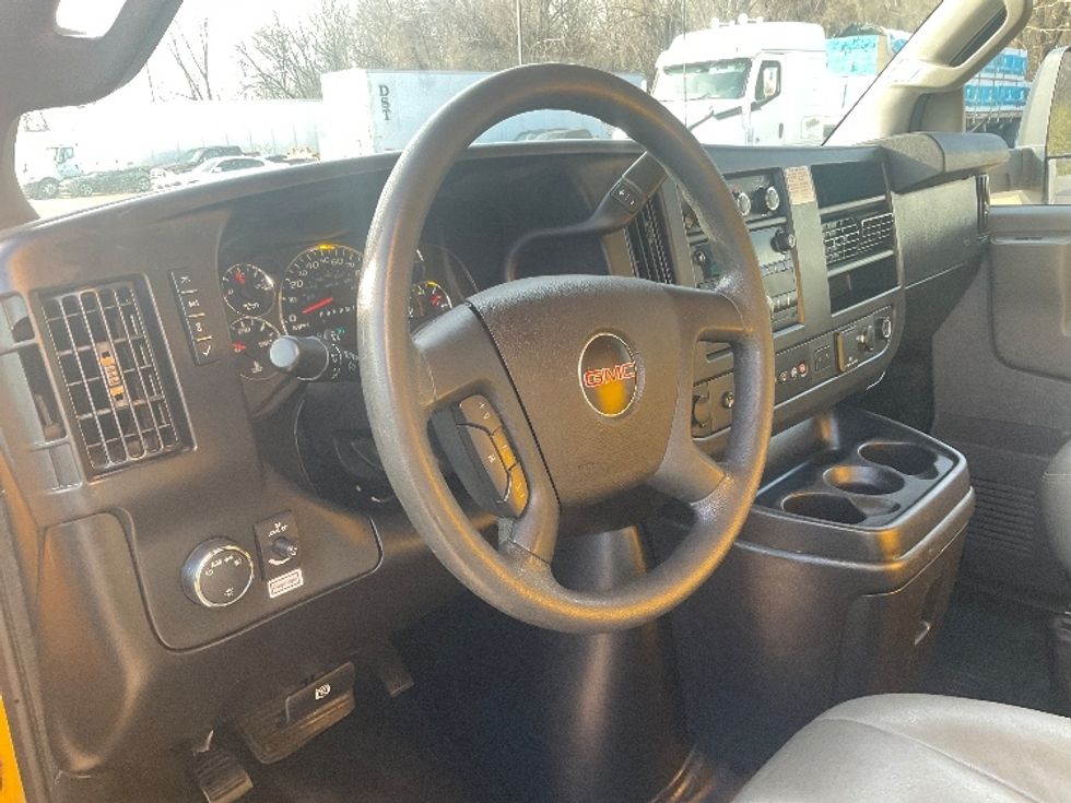 Light Duty Box Truck-Light and Medium Duty Trucks-GMC-2021-Savana G33903-Memphis-TN-95,194\n\t\tmiles-$ 26,750 - Image 17