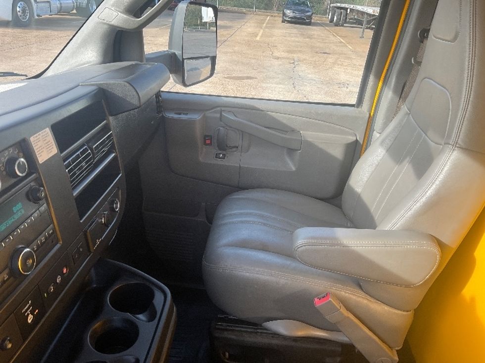 Light Duty Box Truck-Light and Medium Duty Trucks-GMC-2021-Savana G33903-Memphis-TN-95,194\n\t\tmiles-$ 26,750 - Image 19