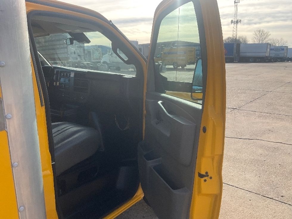 Light Duty Box Truck-Light and Medium Duty Trucks-GMC-2021-Savana G33903-Memphis-TN-95,194\n\t\tmiles-$ 26,750 - Image 20