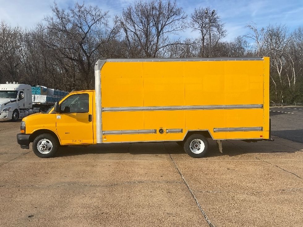 Light Duty Box Truck-Light and Medium Duty Trucks-GMC-2021-Savana G33903-Memphis-TN-95,194\n\t\tmiles-$ 26,750 - Image 4