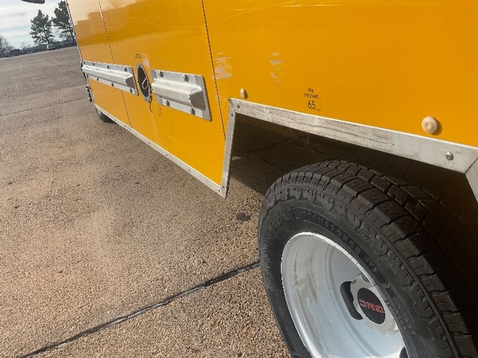 Light Duty Box Truck-Light and Medium Duty Trucks-GMC-2021-Savana G33903-Memphis-TN-95,194\n\t\tmiles-$ 26,750 - Image 5