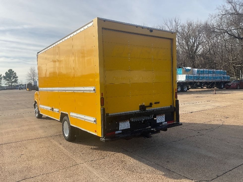 Light Duty Box Truck-Light and Medium Duty Trucks-GMC-2021-Savana G33903-Memphis-TN-95,194\n\t\tmiles-$ 26,750 - Image 6