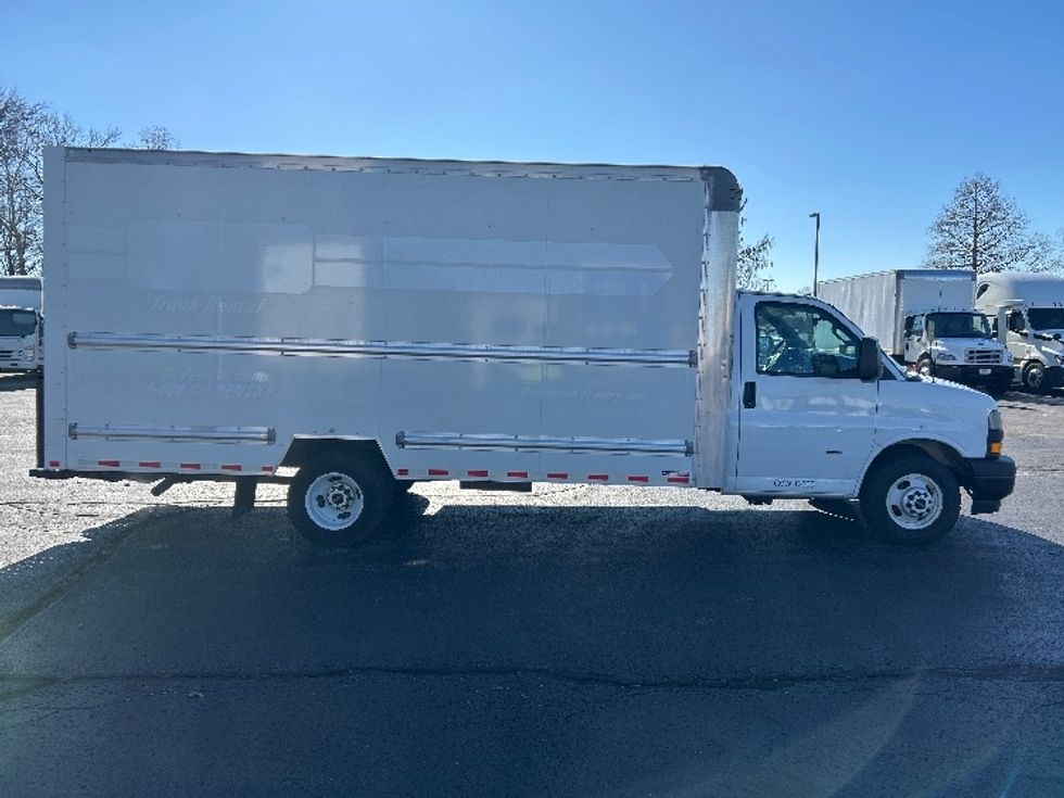 Light Duty Box Truck-Light and Medium Duty Trucks-GMC-2021-Savana G33903-Memphis-TN-97,359\n\t\tmiles-$ 29,500 - Image 15